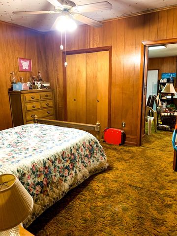 345 S Lake St, Waskom, TX 75692