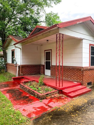 345 S Lake St, Waskom, TX 75692