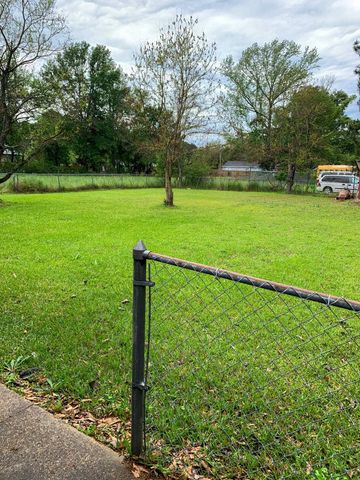 345 S Lake St, Waskom, TX 75692