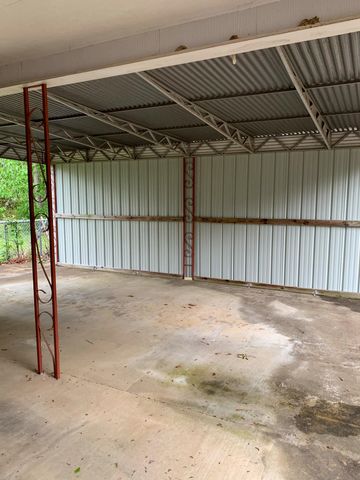 345 S Lake St, Waskom, TX 75692