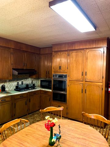 345 S Lake St, Waskom, TX 75692