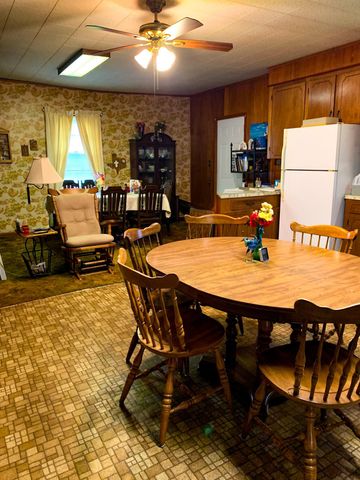 345 S Lake St, Waskom, TX 75692
