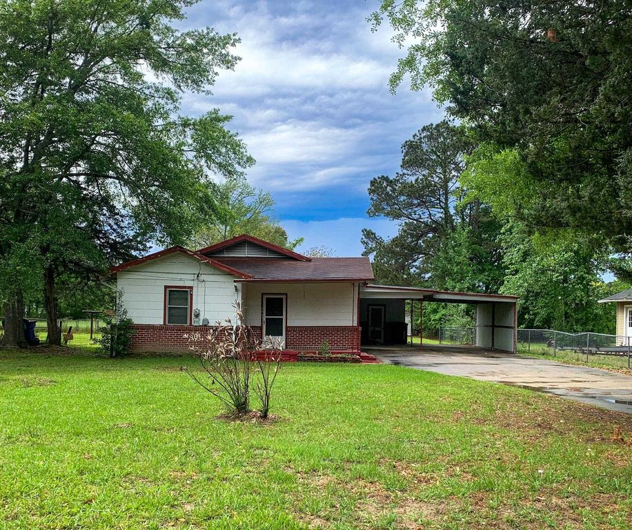 345 S Lake St, Waskom, TX 75692