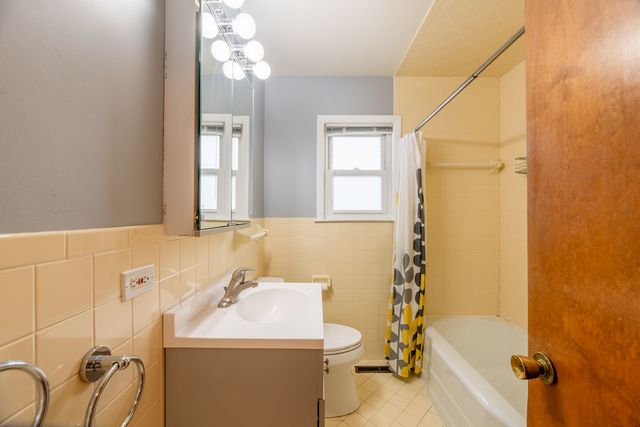 114 N FOREST Avenue, Palatine, IL 60074