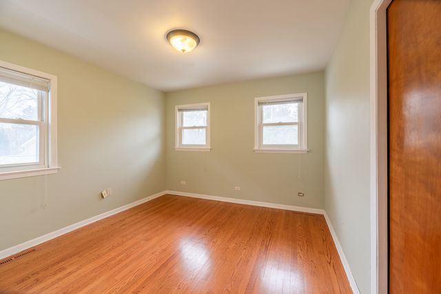 114 N FOREST Avenue, Palatine, IL 60074