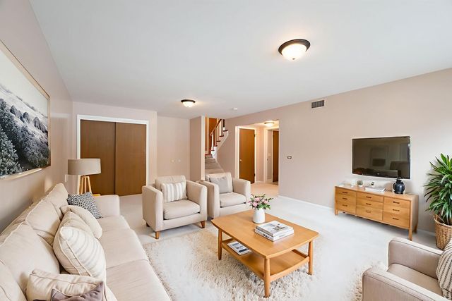 114 N FOREST Avenue, Palatine, IL 60074