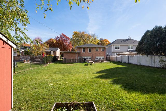 114 N FOREST Avenue, Palatine, IL 60074