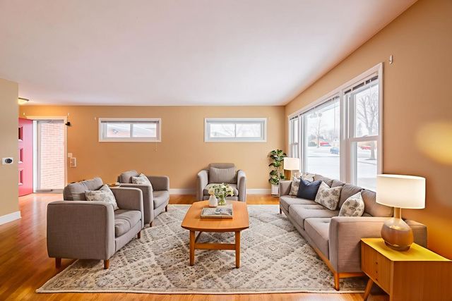 114 N FOREST Avenue, Palatine, IL 60074