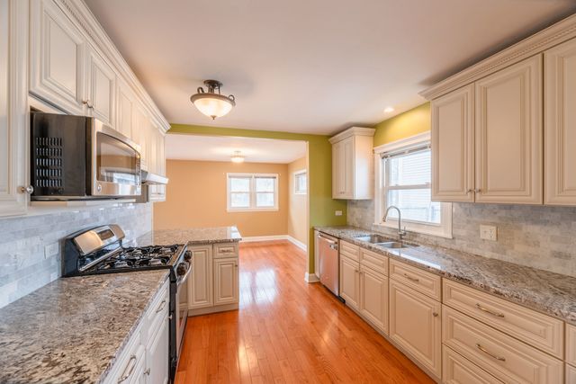 114 N FOREST Avenue, Palatine, IL 60074