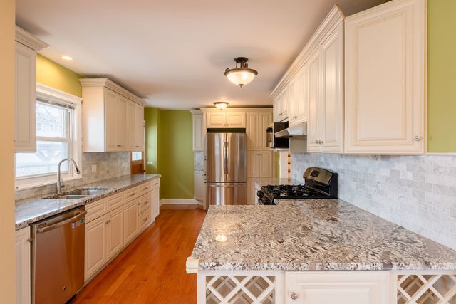 114 N FOREST Avenue, Palatine, IL 60074