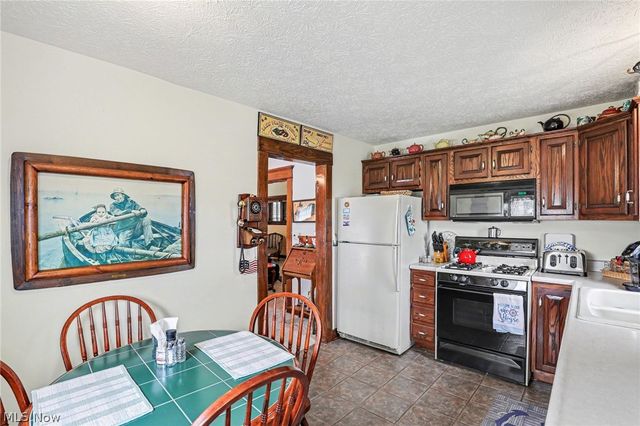 290 Park Avenue, Conneaut, OH 44030