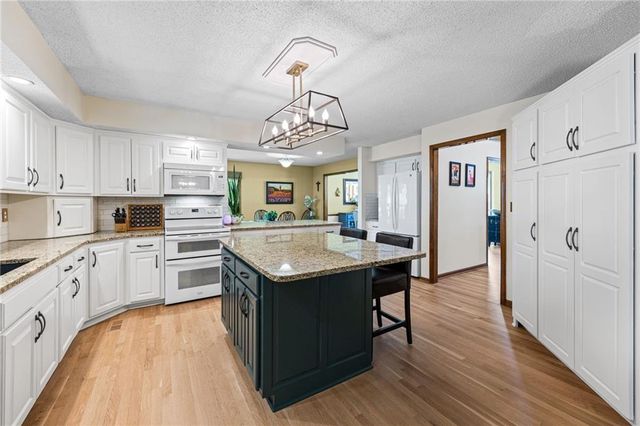 8400 Acuff Lane, Lenexa, KS 66215