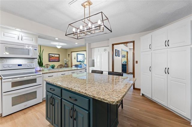8400 Acuff Lane, Lenexa, KS 66215