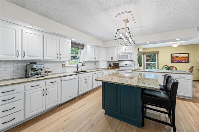 8400 Acuff Lane, Lenexa, KS 66215