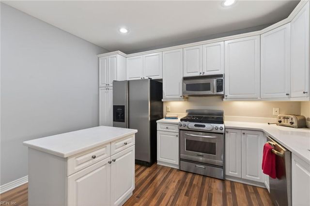 1292 Laskin Rd Apt 203, Virginia Beach, VA 23451