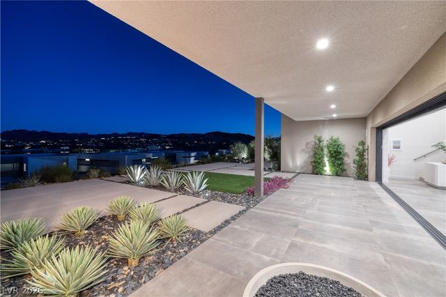 25 Falling Ridge Lane, Henderson, NV 89011