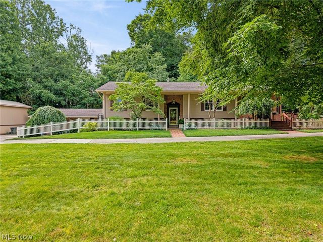 1600 Deerford Avenue SW, Massillon, OH 44647