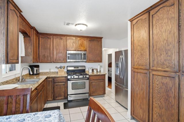 2320 Encina Ave, Modesto, CA 95354