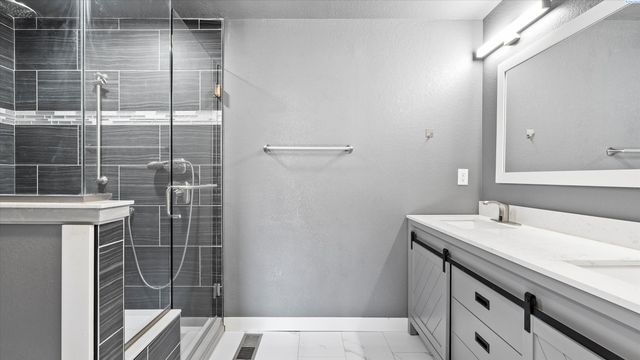2402 W 16th Ave, Kennewick, WA 99337
