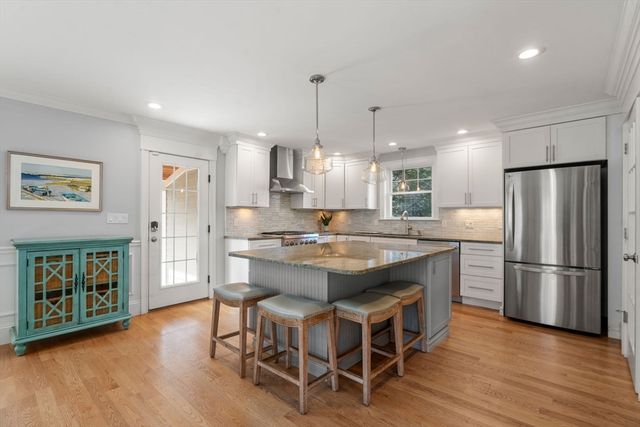 945 Walnut St, Newton, MA 02461