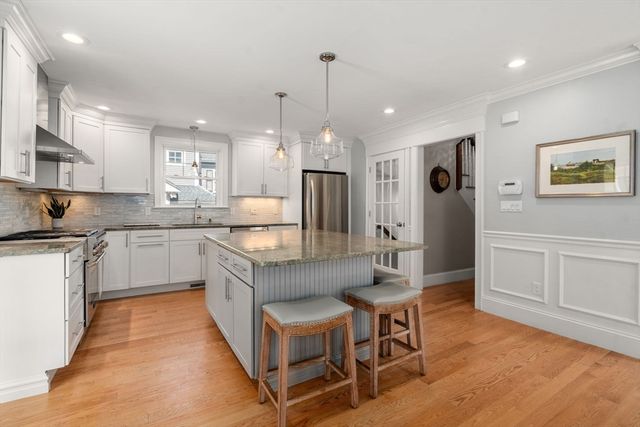 945 Walnut St, Newton, MA 02461