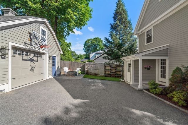 945 Walnut St, Newton, MA 02461