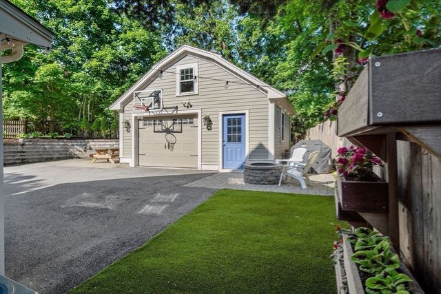 945 Walnut St, Newton, MA 02461