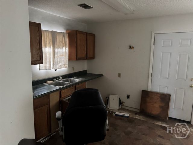 809 W 44th, Savannah, GA 31405