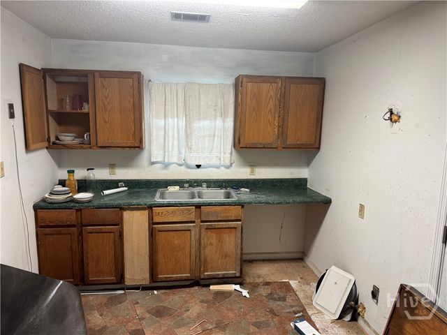 809 W 44th, Savannah, GA 31405