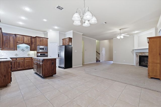 1905 Fountain Meadows Drive, Euless, TX 76039