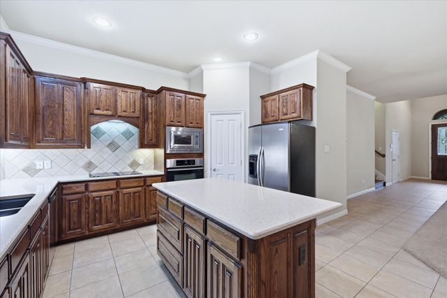 1905 Fountain Meadows Drive, Euless, TX 76039