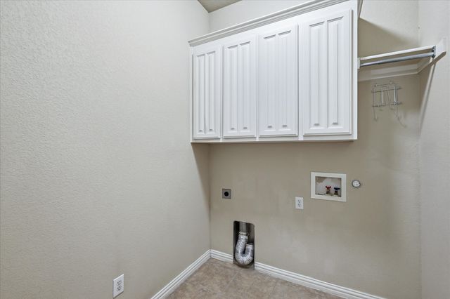 1905 Fountain Meadows Drive, Euless, TX 76039
