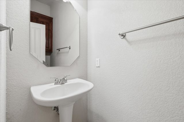 1905 Fountain Meadows Drive, Euless, TX 76039