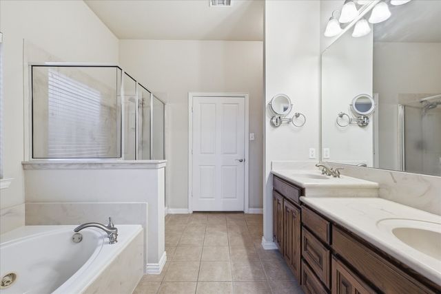 1905 Fountain Meadows Drive, Euless, TX 76039