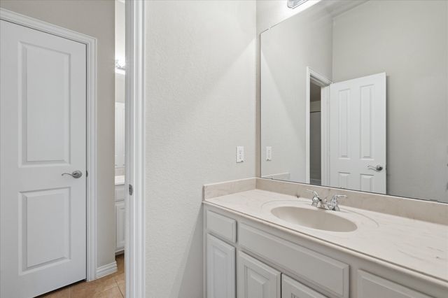 1905 Fountain Meadows Drive, Euless, TX 76039