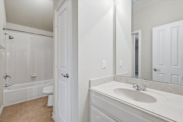 1905 Fountain Meadows Drive, Euless, TX 76039