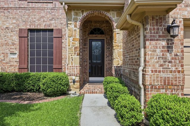 1905 Fountain Meadows Drive, Euless, TX 76039