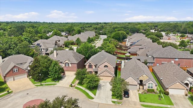 1905 Fountain Meadows Drive, Euless, TX 76039