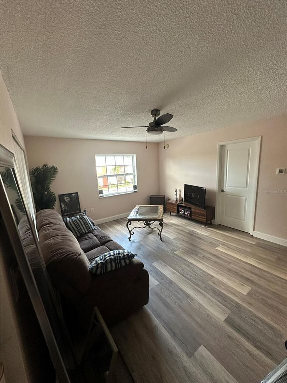 Image 2 of property listing at 1084 82ND TERRACE N 1084E, St Petersburg, FL 33702