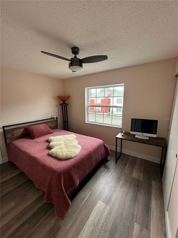 Image 13 of property listing at 1084 82ND TERRACE N 1084E, St Petersburg, FL 33702