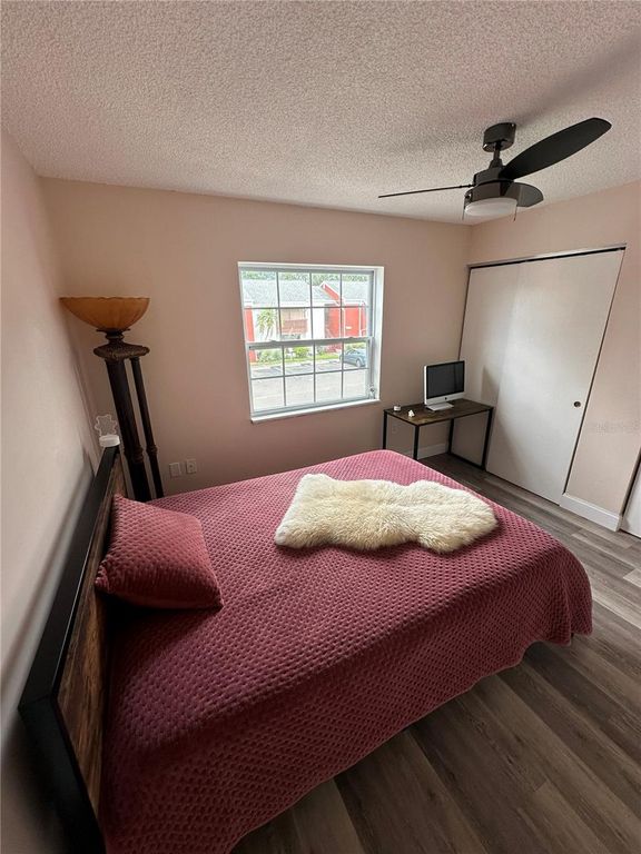 Image 14 of property listing at 1084 82ND TERRACE N 1084E, St Petersburg, FL 33702