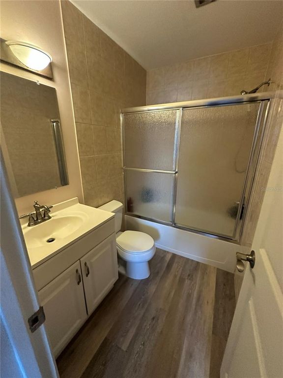 Image 15 of property listing at 1084 82ND TERRACE N 1084E, St Petersburg, FL 33702