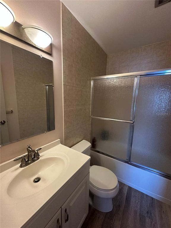 Image 16 of property listing at 1084 82ND TERRACE N 1084E, St Petersburg, FL 33702