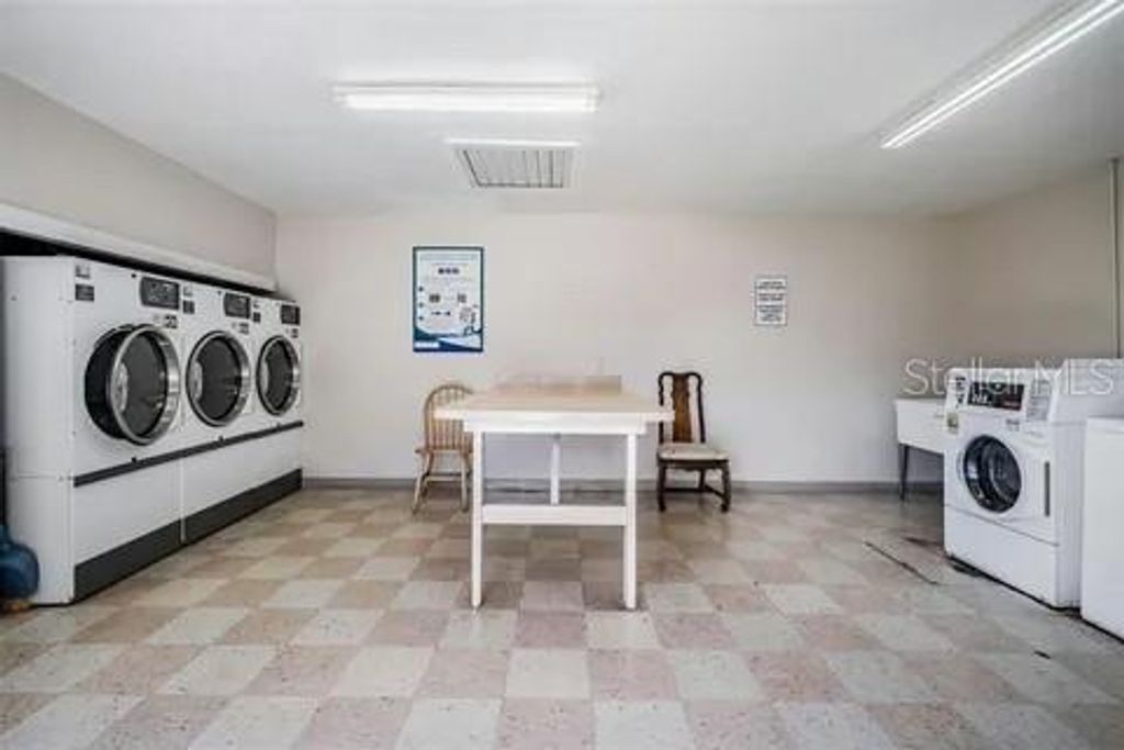 Image 21 of property listing at 1084 82ND TERRACE N 1084E, St Petersburg, FL 33702