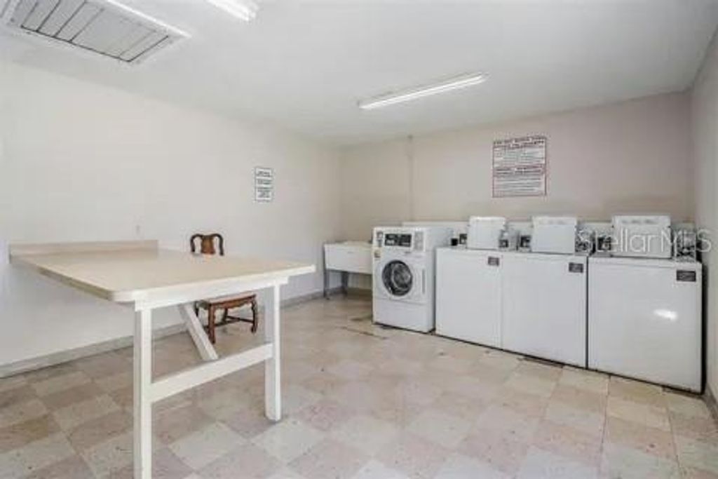 Image 22 of property listing at 1084 82ND TERRACE N 1084E, St Petersburg, FL 33702