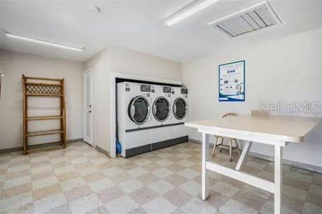 Image 23 of property listing at 1084 82ND TERRACE N 1084E, St Petersburg, FL 33702