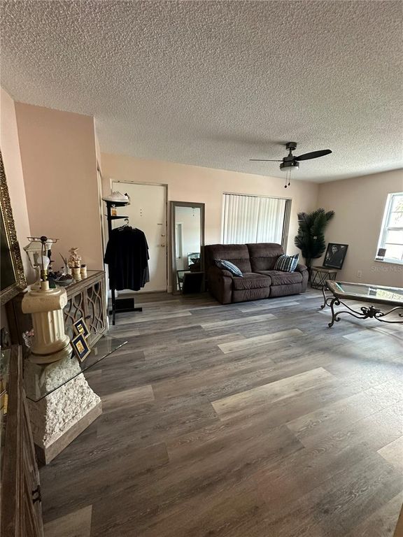 Image 4 of property listing at 1084 82ND TERRACE N 1084E, St Petersburg, FL 33702