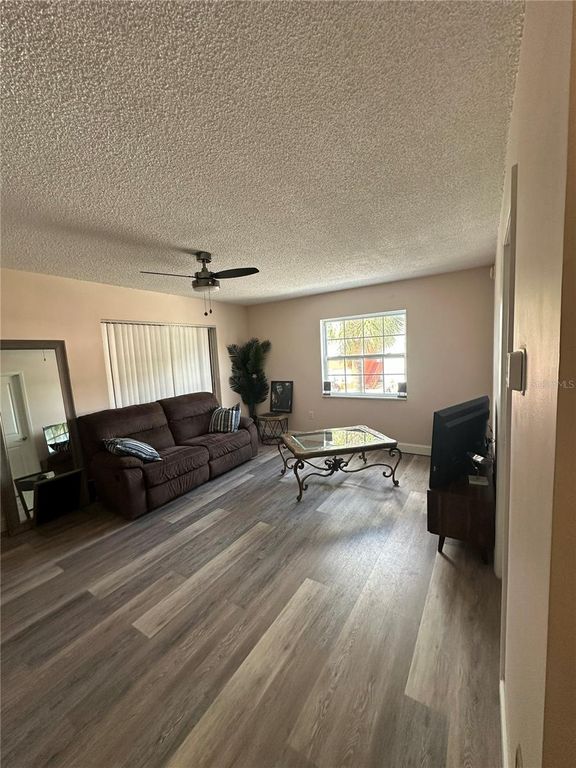 Image 5 of property listing at 1084 82ND TERRACE N 1084E, St Petersburg, FL 33702