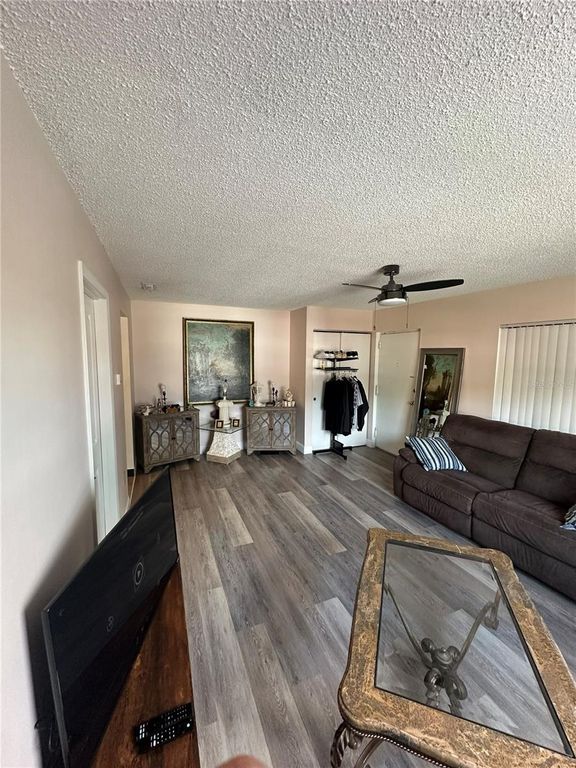 Image 7 of property listing at 1084 82ND TERRACE N 1084E, St Petersburg, FL 33702