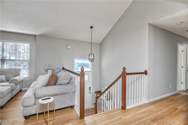 8006 S Church Road, Pleasant Valley, MO 64068